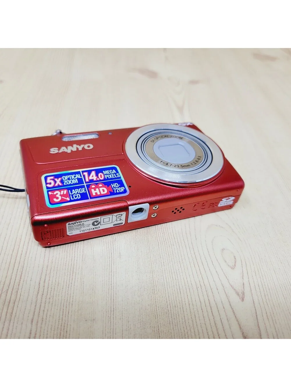 Sanyo VPC-T1496 14.0MP Digital Camera Red with Battery. NO CHARGER OR SD CARD